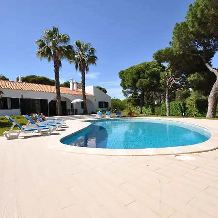 In With Pool Near Golf Course Vila *